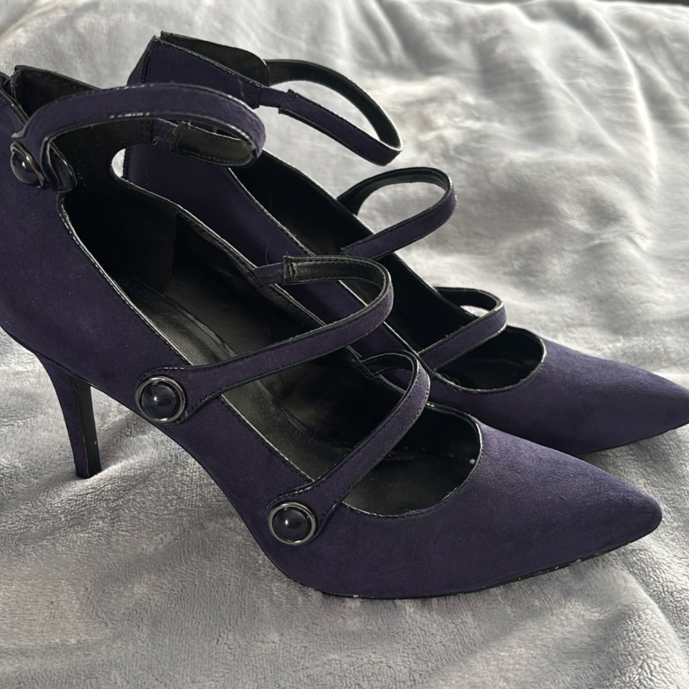 Nine West size 10 purple suede like pumps